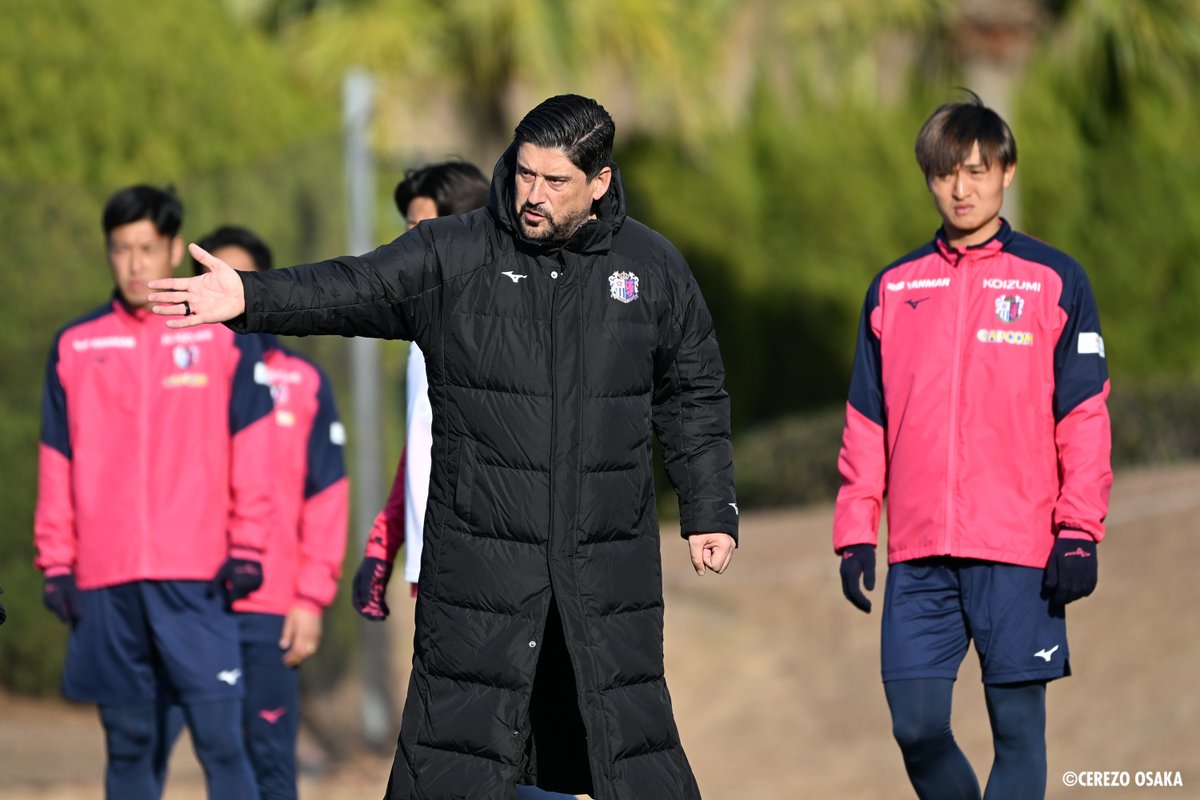 セレッソ大阪 ウィンドブレーカー 選手着用モデルの移動着やオールウェザージャケットが新登場