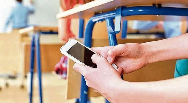 La <a href="/MzaDGE/">DGE Mendoza</a> lanzó un programa para promover el uso saludable de pantallas en familia durante las vacaciones acortar.link/2LMkQd