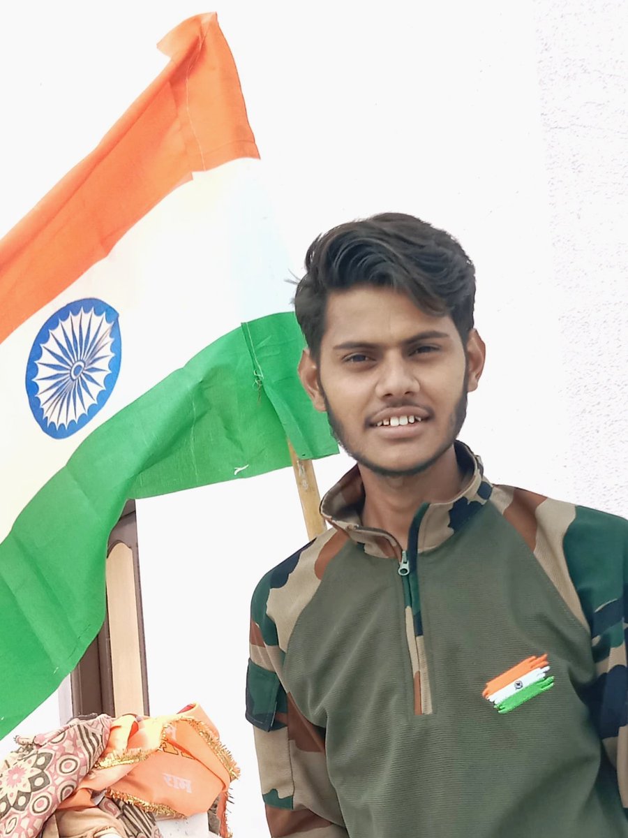 Rameshkumar_857's tweet photo. गर्व से कहो, हम भारतीय हैं! Happy Republic Day. 
जय हिंद! जय भारत! 🙏🇮🇳
.
.
#RepublicDay #rameshkumarboy1m #virelpost https://t.co/xShXE8IZT0