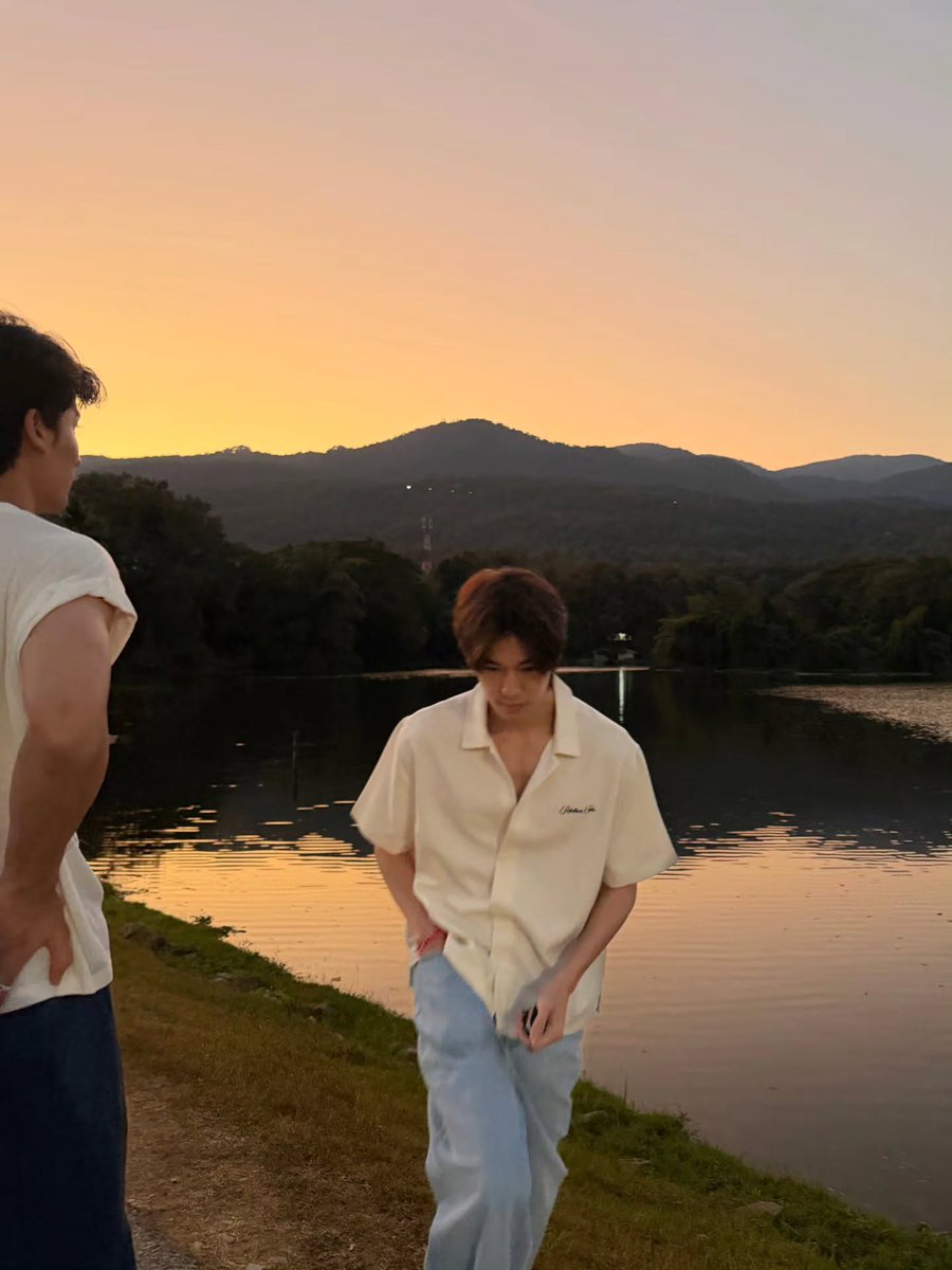 Farah_91Babyz's tweet image. IG 📸 #Tawan_V 

Sneaking out of the palace wearing the palace's pants

#ScarletHeartTH 
#phuwintang @phuwintang