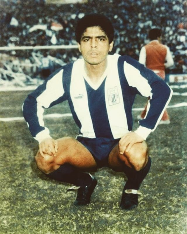 #ArribaAlianza
Tomás Farfán: "Juego fuerte, sí, pero voy a la pelota y sin mala intención. Si actúo así es porque un defensor tiene que hacerse respetar... La mayor prueba de que no soy mal intencionado es que en dos temporadas nunca me han expulsado".
historiasdelaliancismo.blogspot.com/2026/01/farfan…