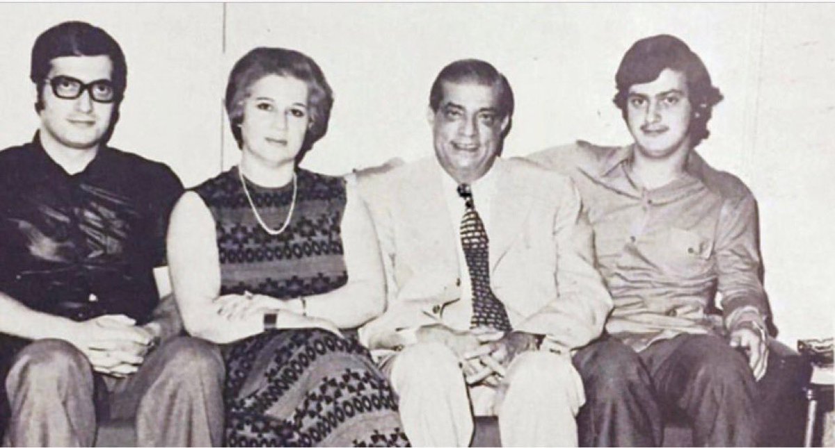 📌 أول “المستوصف السوري” في الكويت — تاريخه وأول طبيب فيه

📍 متى تأسس؟
– بدأ العمل في ما عرف لاحقًا بـ المستوصف السوري في الكويت عام 1939م كمركز صحي تابع لدائرة الصحة (في بداياتها). 

📍 لماذا سُمّي “السوري”؟
– سُمّي بهذا الاسم نسبة إلى الطبيب الذي كان يعمل فيه لفترة طويلة د.