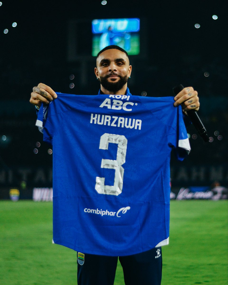 layvinkurzawa's tweet image. Bandung, thank you for the warm welcome. That was amazing 💙 Can’t wait to fight for this badge. @persib