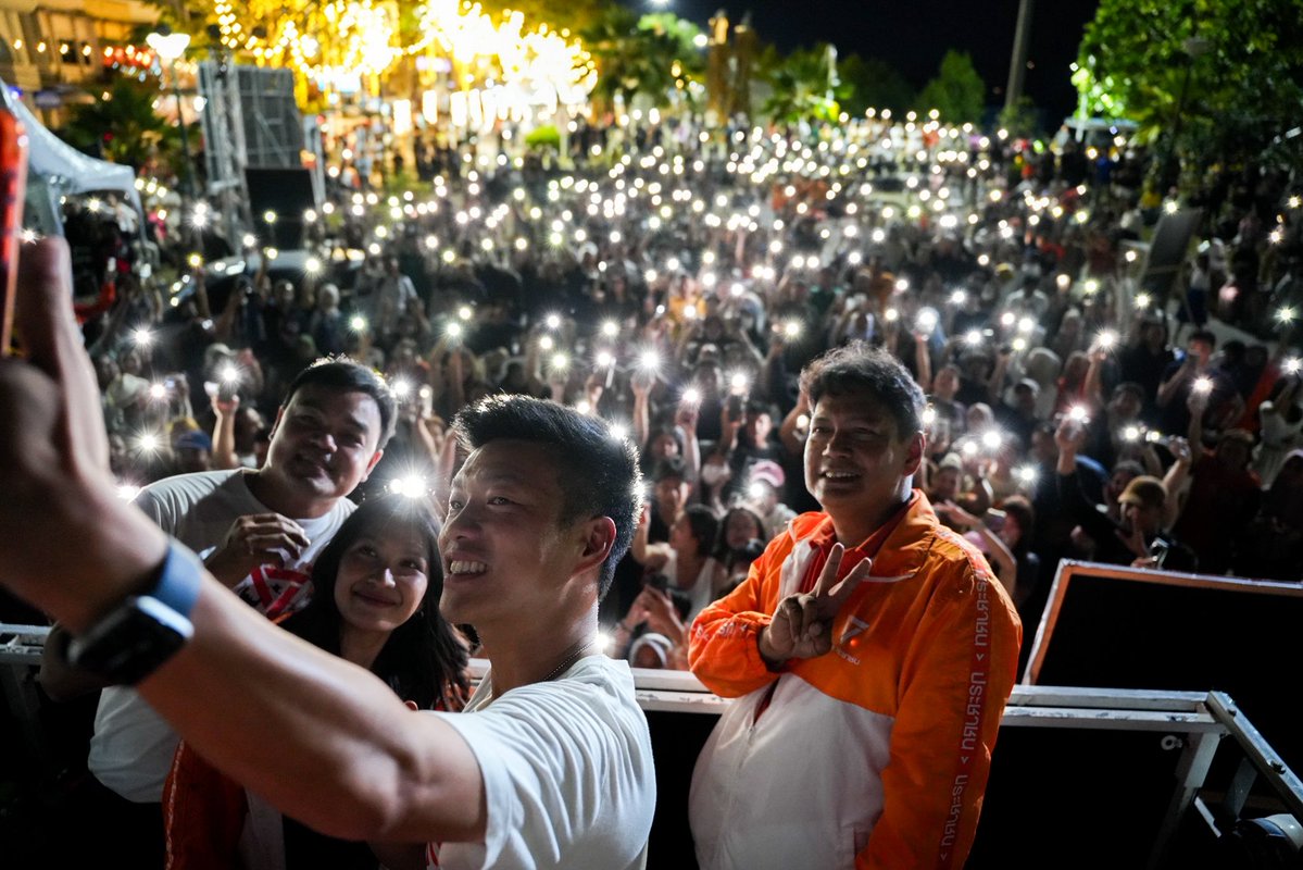 teng_pple's tweet image. เปลี่ยนกระบี่วันนี้ เพื่ออนาคตของลูกหลาน
.
หลายคนสบประมาทว่าพรรคประชาชนไม่สามารถปักธง สส.เขต ในจังหวัดกระบี่ได้ นี่คือบทพิสูจน์สำคัญที่จะทำให้อนาคตของชาวกระบี่ อยู่แบบเดิมหรือมีอนาคตใหม่
.
อยากได้อนาคตที่ดีกว่า 
อยากได้กระบี่ที่ดีกว่า
อยากได้ประเทศที่ดีกว่า 
อย่ารอการเปลี่ยนแปลง…