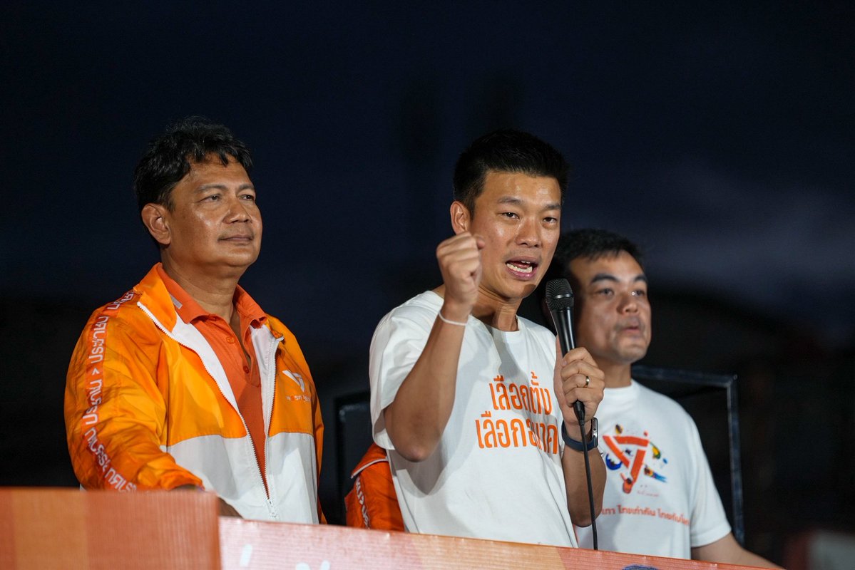 teng_pple's tweet image. เปลี่ยนกระบี่วันนี้ เพื่ออนาคตของลูกหลาน
.
หลายคนสบประมาทว่าพรรคประชาชนไม่สามารถปักธง สส.เขต ในจังหวัดกระบี่ได้ นี่คือบทพิสูจน์สำคัญที่จะทำให้อนาคตของชาวกระบี่ อยู่แบบเดิมหรือมีอนาคตใหม่
.
อยากได้อนาคตที่ดีกว่า 
อยากได้กระบี่ที่ดีกว่า
อยากได้ประเทศที่ดีกว่า 
อย่ารอการเปลี่ยนแปลง…