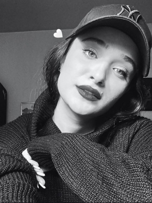 پدرش میخواد که اسمش پخش شه..
 جاویدنام #نگین_قدیمی