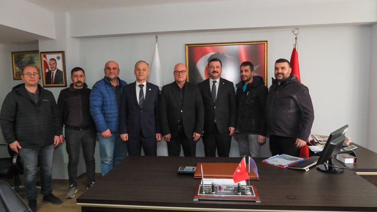 📍Balıkesir Marangozlar Odası

MHP Balıkesir İl Başkanımız Niyazi TUNÇ ile birlikte Marangozlar Odasını ziyaret ettik.

Oda seçimlerinde güven tazeleyerek yeniden seçilen Ersin SÖZDEMİR'i ve yönetimini tebrik ediyor, Kendisine misafirperverliklerinden dolayı teşekkür ediyorum.