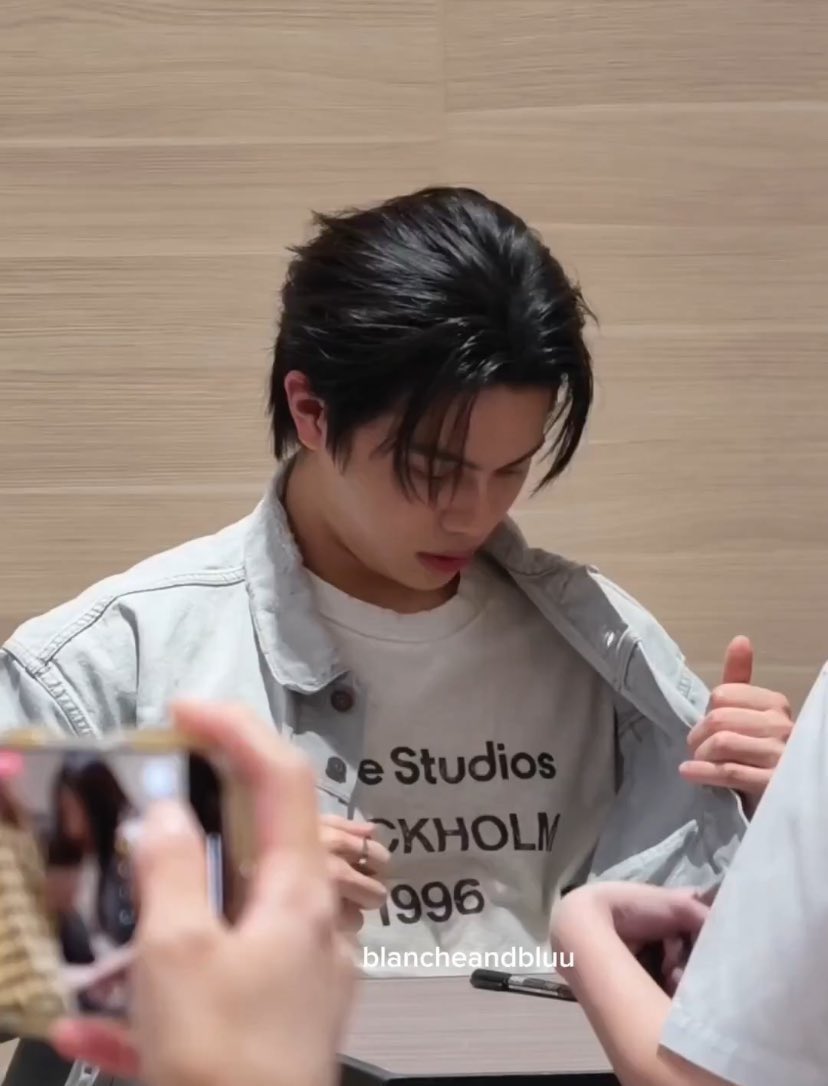 Nammms_'s tweet image. ใส่เสื้อแฟนไปไซน์ ถ้าไม่ใช่คนที่รักแฟนที่สุด