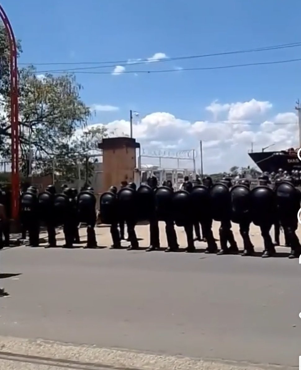 Indignación y repudio generan las imagenes de la brutal represión de la policía de <a href="/frigeriorogelio/">Rogelio Frigerio</a> a los trabajadores portuario de Concepción del Uruguay quienes venían realizando acciones de lucha en defensa del derecho sindical y denunciando las condiciones pésimas de trabajo!