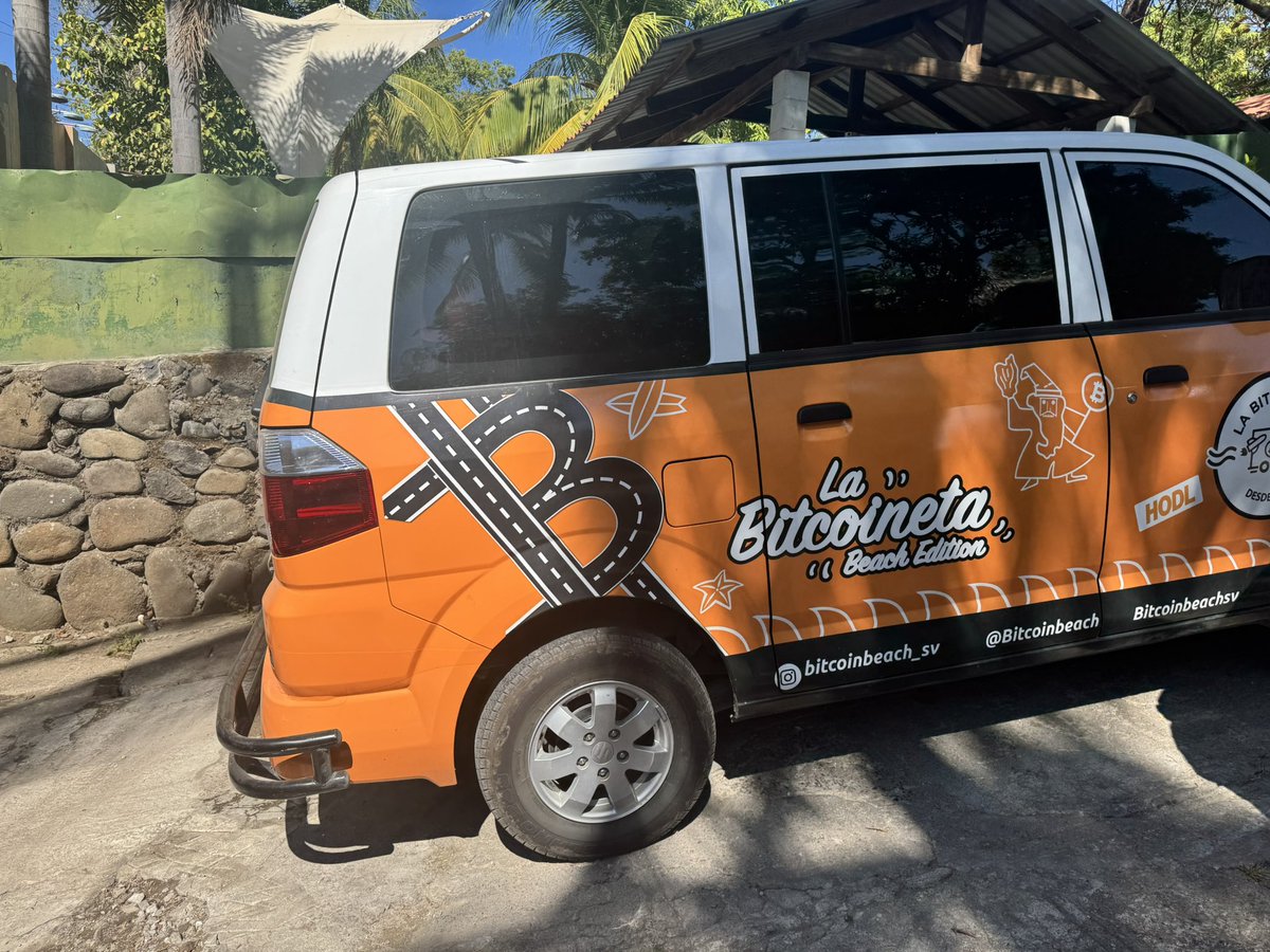 BitcoinHanbit's tweet image. Looking forward to meeting Bitcoin circular economy leaders from all over the world!
#GlobalBCESummit 🇸🇻💪
@FBCEglobal 

Thank you so much for the warm hospitality, @romanmartinezc,  @Bitcoinbeach 🇸🇻🌊⚡️