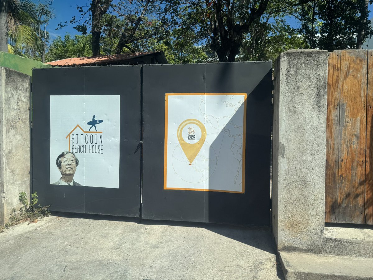 BitcoinHanbit's tweet image. Looking forward to meeting Bitcoin circular economy leaders from all over the world!
#GlobalBCESummit 🇸🇻💪
@FBCEglobal 

Thank you so much for the warm hospitality, @romanmartinezc,  @Bitcoinbeach 🇸🇻🌊⚡️