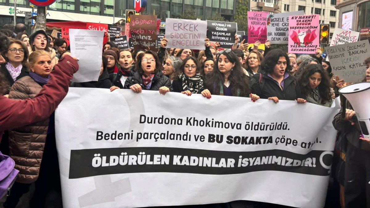 🟣 Bir kadın daha vahşi şekilde katledildi: Söylenecek söz kalmadı.
#EŞİKGönüllüsü Irmak Akman (<a href="/lightcapsule/">Irmak Akman</a> )yaptığı açıklamada 2025’te şüpheli kadın ölümlerindeki artışa dikkat çekerek, devletin, kadınları koruyamadığına vurgu yaptı.
✒️ Sibel Bahçetepe (<a href="/sibelbhctp/">Sibel Bahçetepe</a>)
