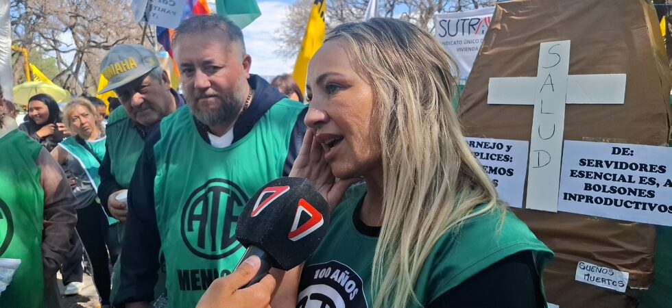 ATE Mendoza denuncia al Gobierno provincial, encabezado por Alfredo Cornejo, por la reiteración de prácticas antisindicales que remiten a los períodos más oscuros de la historia reciente de nuestro país.
atemendoza.org.ar/ate-mendoza-de…

#Mendoza