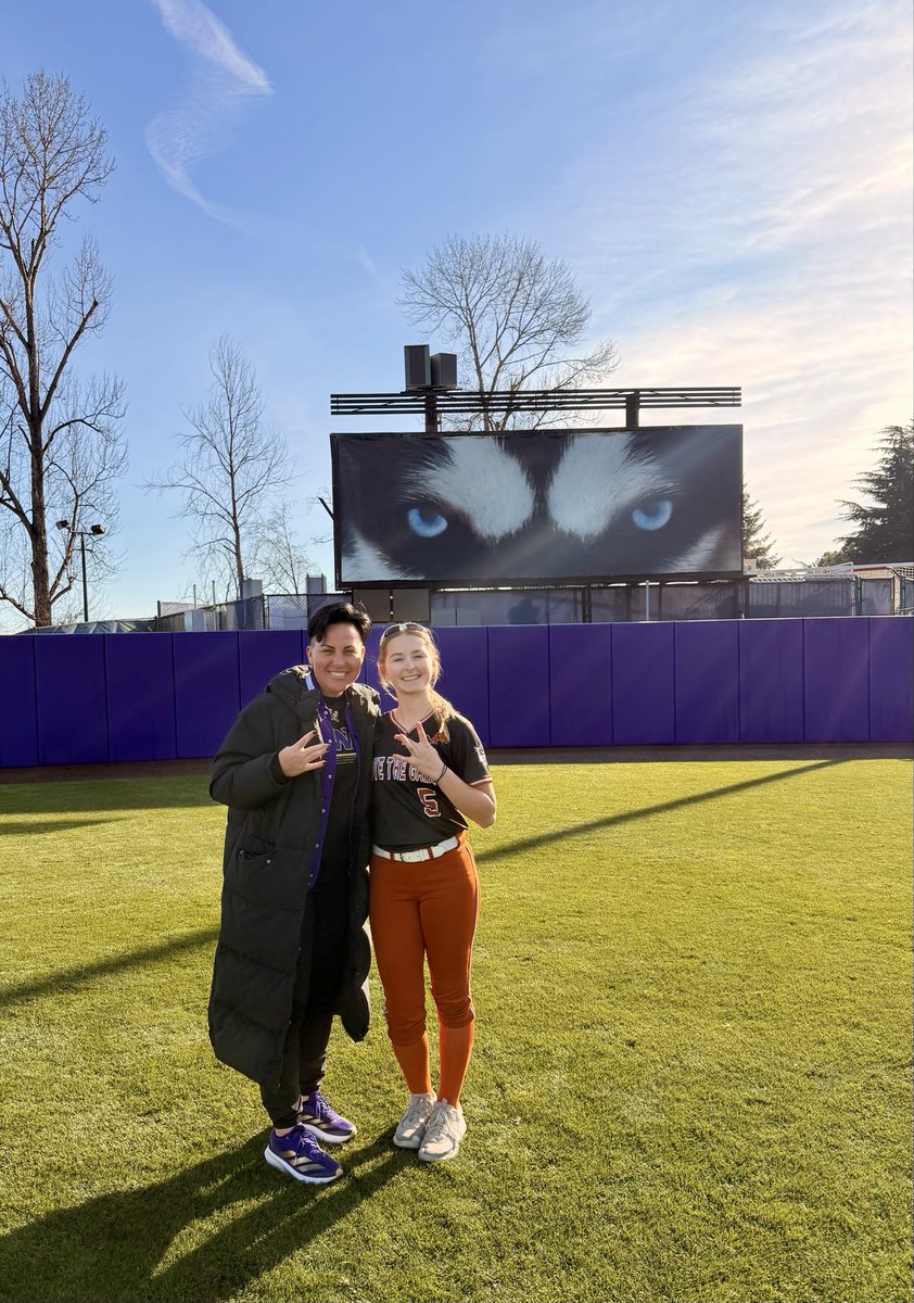 KCunningham2030's tweet photo. Thank you to the entire Coaching Staff at @uwsoftball for an amazing first camp experience and for setting the bar high! I had a wonderful time learned so much and definitely coming home feeling more motivated than ever! Go DAWGS!! #bowdown 💜🤍💛
@CoachTarr @salling_jenn @ltg2030