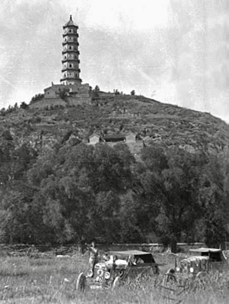 1924 China, "The Queen of Adventure" Aloha Wanderwell with Cap and their legendary Model T Fords. Amazing Adventures by Automobile.

Official website AlohaWanderwell.com/books
The Richard Diamond Trust