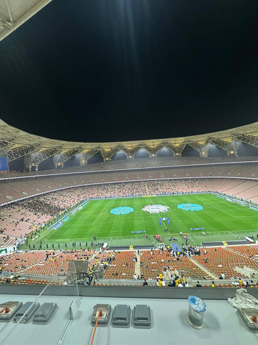 اكثر شيء ضحكني الاتحاديين من امس يقولون نصنع قرارنا من المدرج 

حضورهم في الملعب :