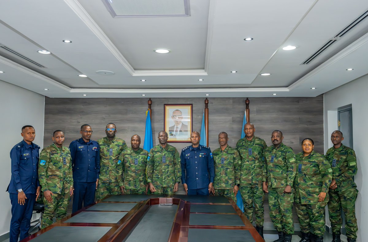 Uyu munsi, ku cyicaro gikuru cy'Ingabo z'u Rwanda, habaye umuhango w'ihererekanyabubasha aho Brigadier General Godfrey Gasana yashyikirije ku mugaragaro Col Dan Gatsinzi inshingano z'Umugaba Wungirije w’Ingabo zirwanira mu Kirere.