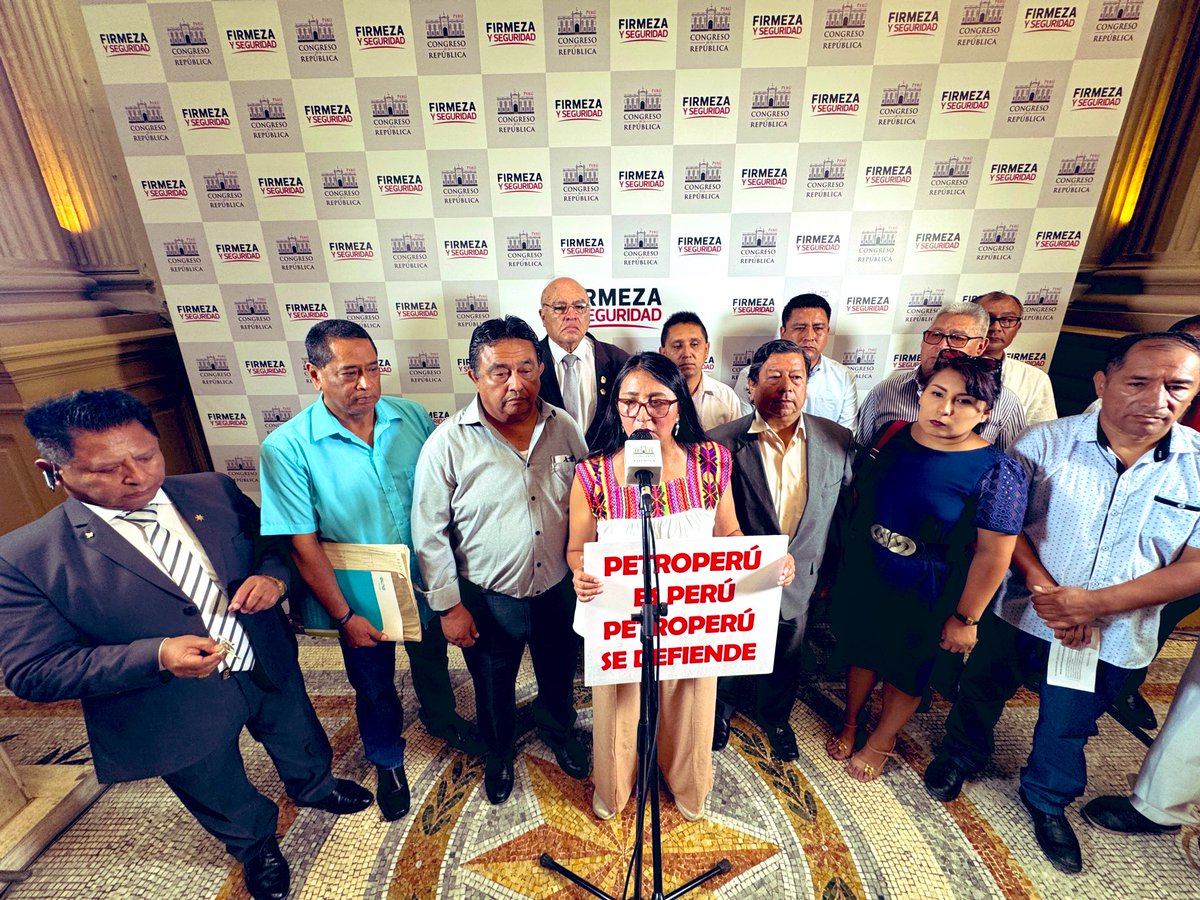 RuthLuqueIbarra's tweet photo. Coalición de Sindicatos de Petroperú anunció hoy el inicio de la recolección de firmas ciudadanas para exigir la inconstitucionalidad del Decreto de Urgencia N.° 010-2025, norma emitida por el gobierno de José Jerí que abre el camino a la privatización de Petroperú.

Respaldamos firmemente esta iniciativa y exigimos al gobierno que detenga cualquier intento de privatizar un recurso estratégico fundamental para la soberanía energética y el desarrollo del país. 

La defensa de Petroperú es la defensa del interés nacional. #PetroPeruSeDefiende