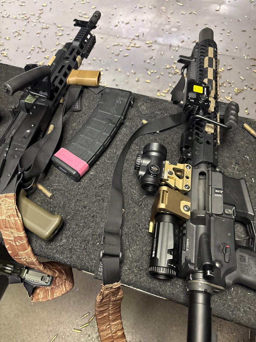 _Nevergreen's tweet image. Carry handle ARs am I right?