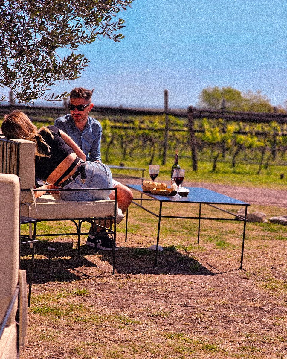 💜💜Se acerca el Día de los Enamorados…
y el plan perfecto empieza a sentirse en el aire ✨💫.
Vinito en la copa, pausa en el tiempo y alguien especial al lado😏.
👉 Ingresá en borderio.com, conocé nuestras propuestas y reservá tu lugar antes de que se agoten😉.