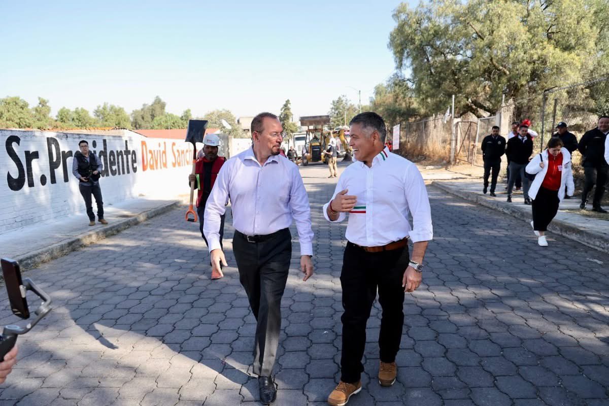 OOA_Oficial's tweet image. Hoy iniciamos el día desde #Coacalco, arrancamos obra de repavimentación con concreto hidráulico. 👌🏻 

Mi reconocimiento a la actual administración, encabezada por mi amigo David Sánchez Isidoro, en donde los resultados son un hecho. 

#Edomex 
#OOA