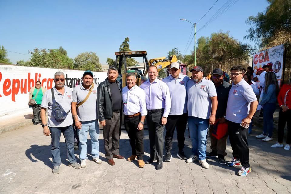 OOA_Oficial's tweet image. Hoy iniciamos el día desde #Coacalco, arrancamos obra de repavimentación con concreto hidráulico. 👌🏻 

Mi reconocimiento a la actual administración, encabezada por mi amigo David Sánchez Isidoro, en donde los resultados son un hecho. 

#Edomex 
#OOA