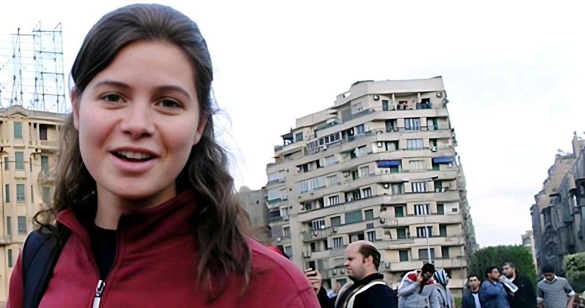 ArchiveofEgypt's tweet image. Yousra El Lozy in Tahrir Square, Cairo, 2011.