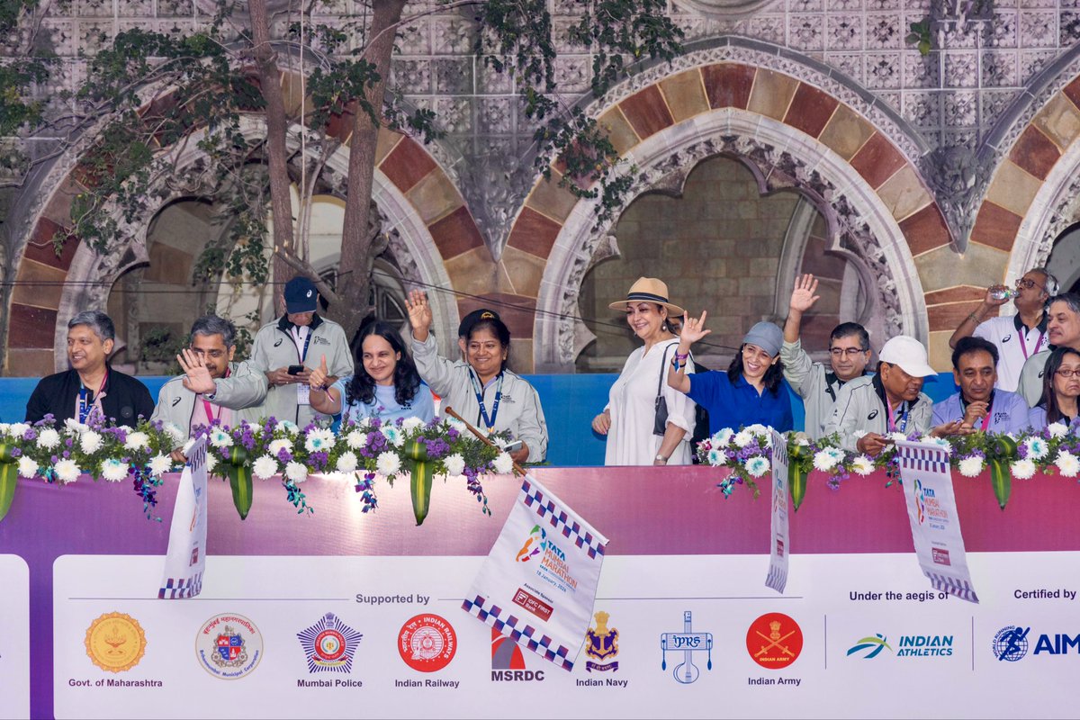IncomeTaxMum's tweet photo. Income tax Dept., Mumbai made its stellar presence felt by participating in the #tatamarathon & encouraging everyone to pay taxes & play their role in nation building.
Smt Malathi Sridharan, PrCCIT Mumbai was amongst the guests at the flag off where she encouraged all the participants & conveyed the importance of fitness and good health.
@IncomeTaxIndia @nsitharamanoffc @FinMinIndia @officeofPCM @PIB_India @PIBMumbai