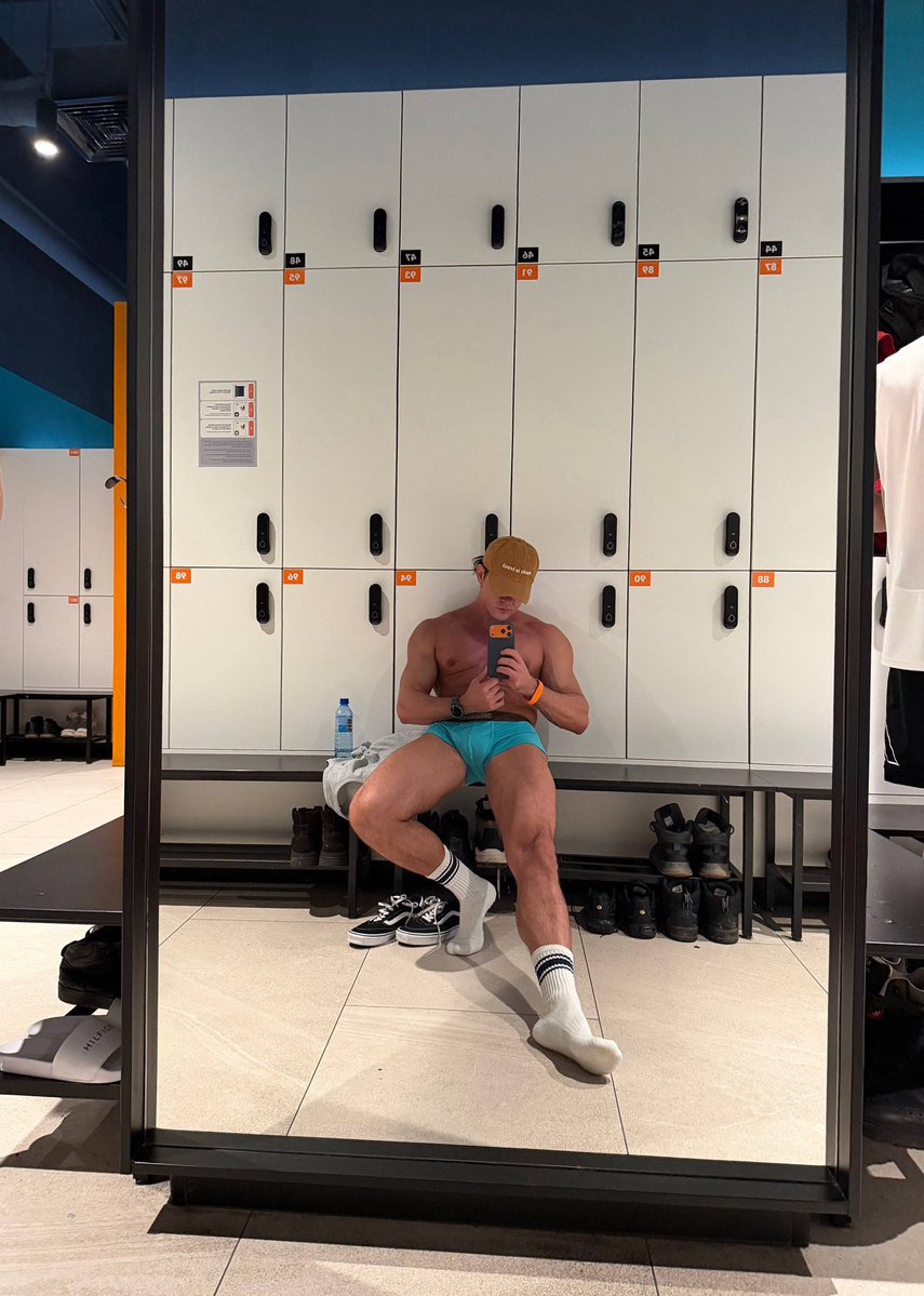 e_evd's tweet image. #legs