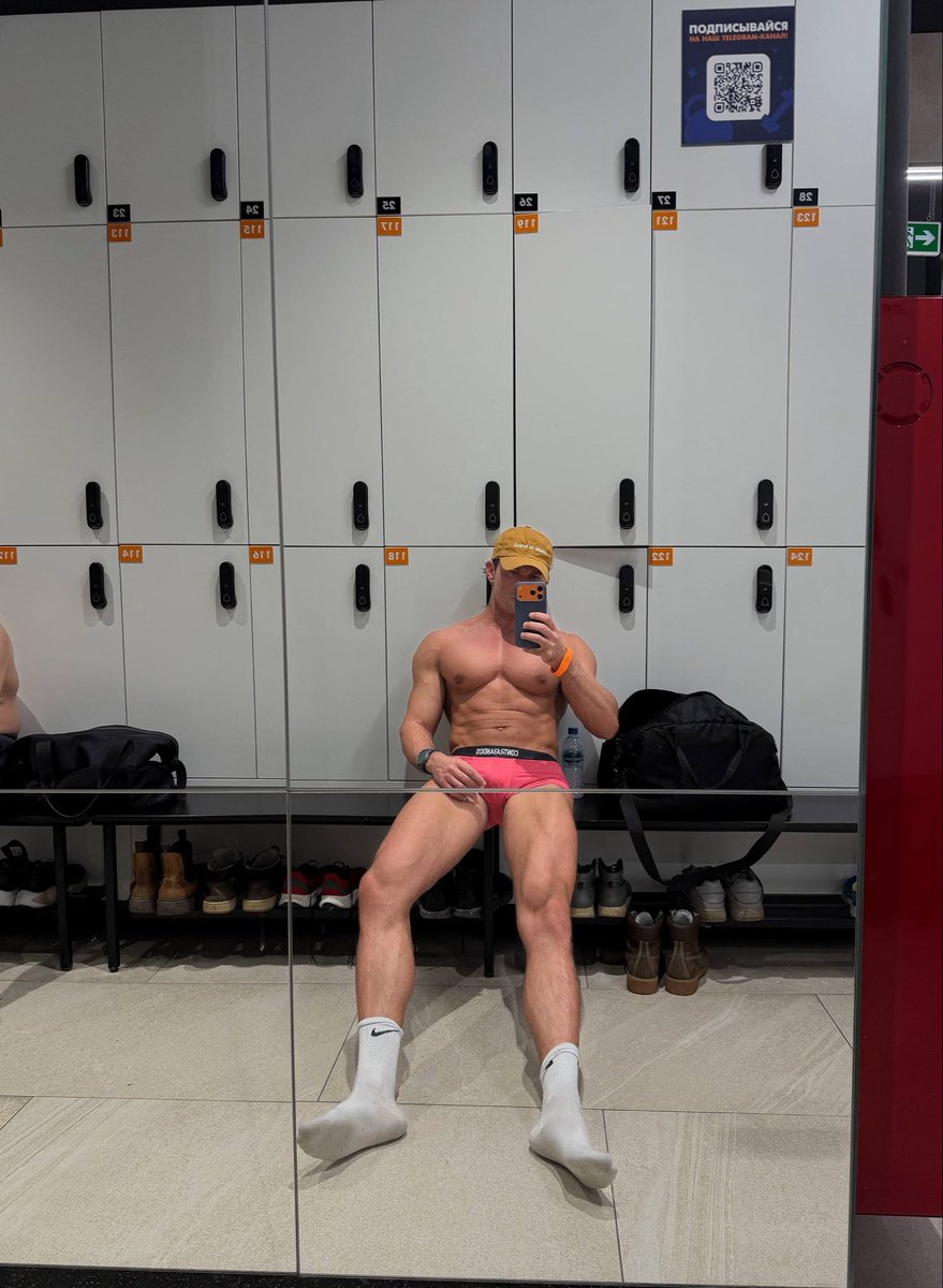 e_evd's tweet image. #legs