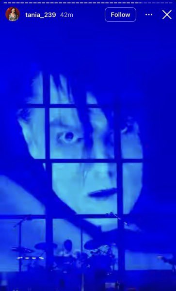 gorebugs's tweet image. OHHH MY GODD IT’S ALL OF THEM BEING RECONDITIONED ON THE SCREENS WHILE THEYRE IN THE MOAT PRISON UNIFORMS