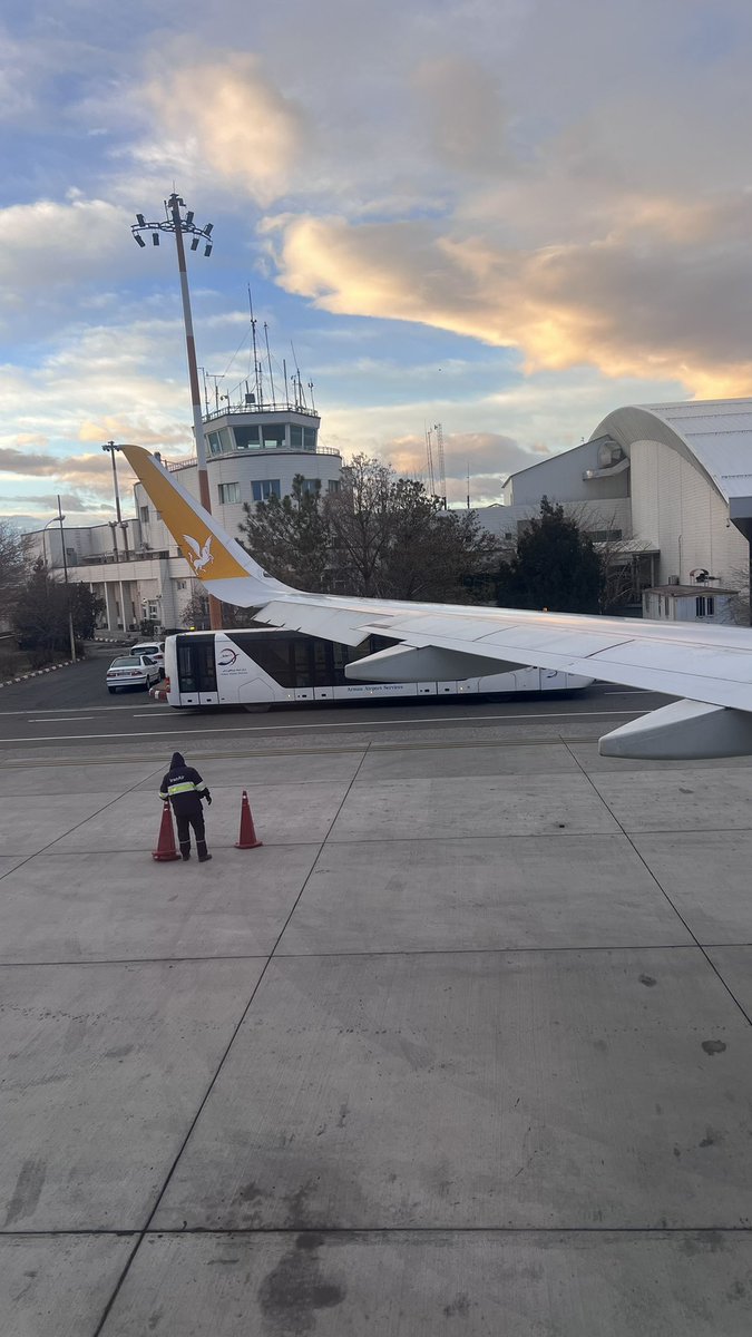 من المطار وانا خارج من أيران 
و الميزة فيهم انهم لم يختمو على جواز سفري