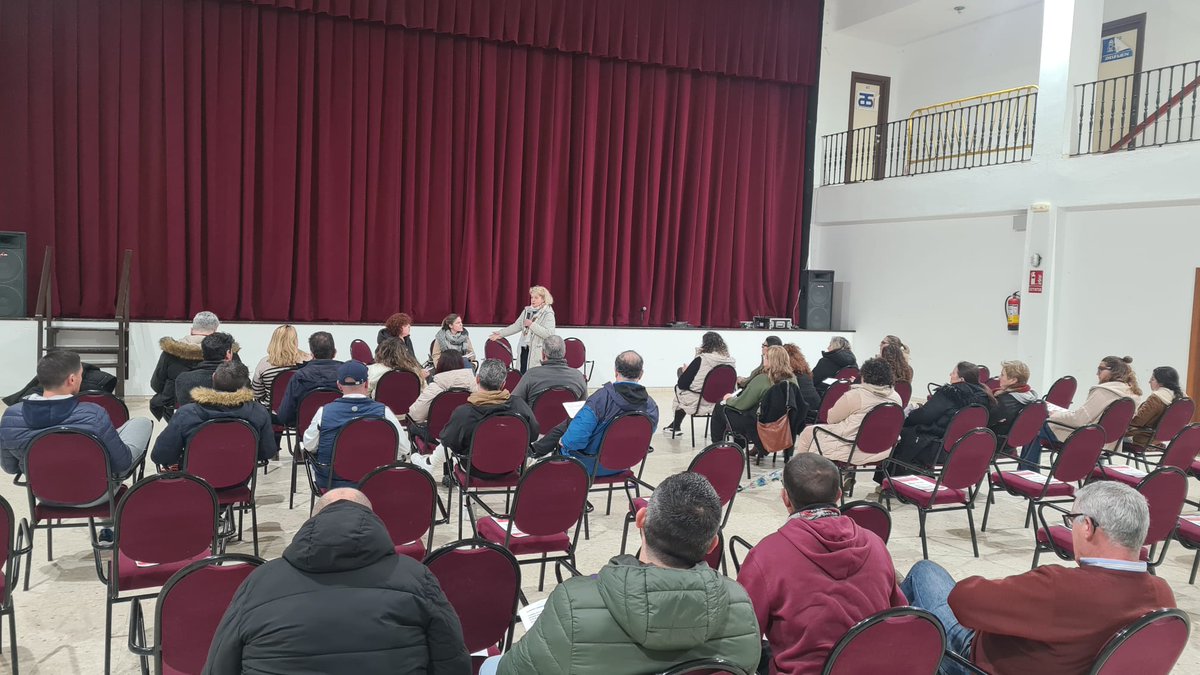 FscCcoo's tweet photo. 📍Hoy estamos en el Ayto de Fuentes de Andalucía.

⭕ Hemos realizado nuestra segunda asamblea para dar a conocer las propuestas de CCOO de cara a las EESS .

💪Seguimos trabajando con el proyecto de un Sindicato Provincial  de cercanía, por y para las personas trabajadoras🫂. https://t.co/hubO9IBrBd