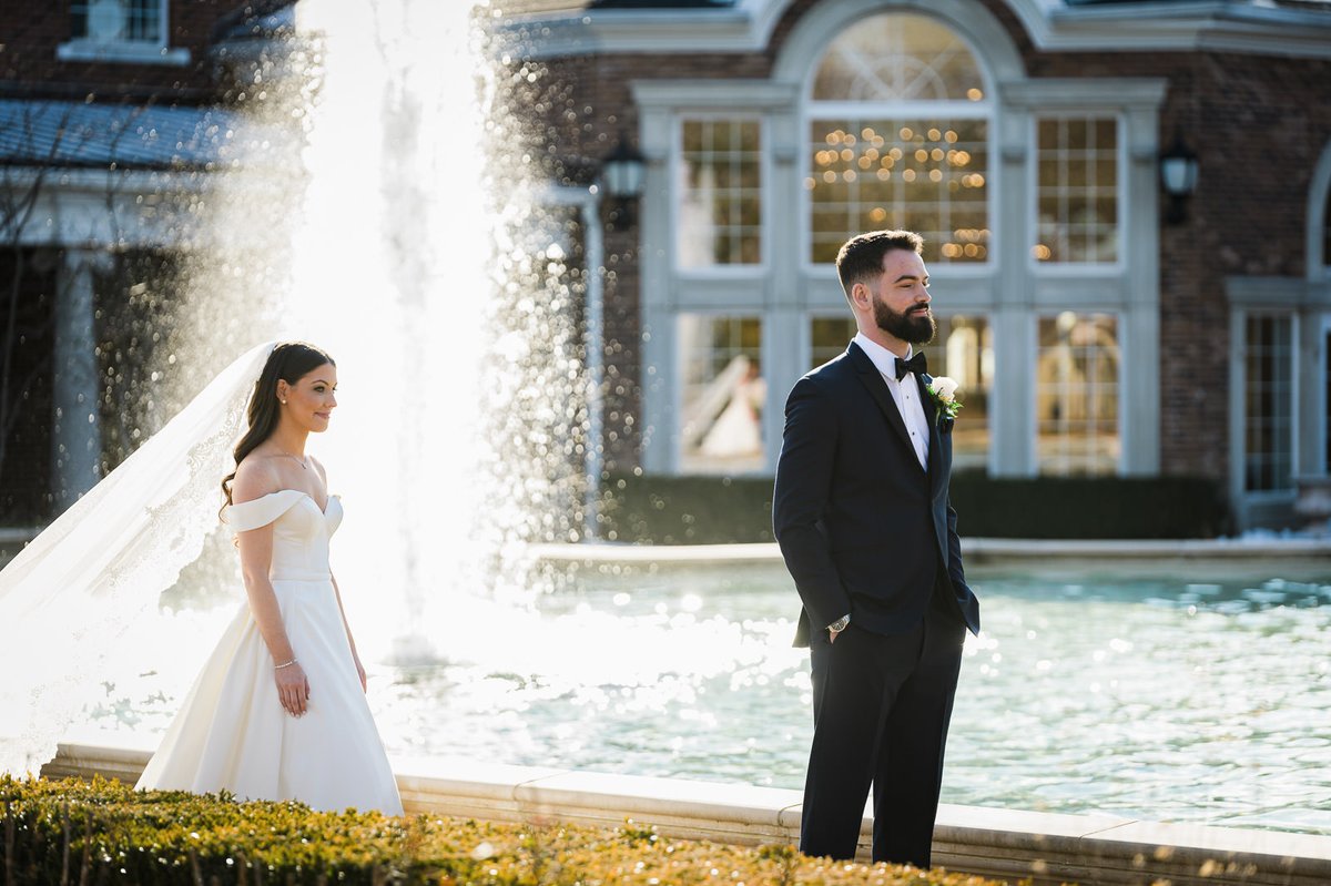 alexkaplan's tweet image. Winter wedding at The Rockleigh in Rockleigh, NJ. Calm, elegant, and full of real moments. 

Fountain first look, iconic staircase, chandelier ballroom. 

 alexkaplanweddings.com/brian-nancy-wi…

#TheRockleigh #NJWeddings