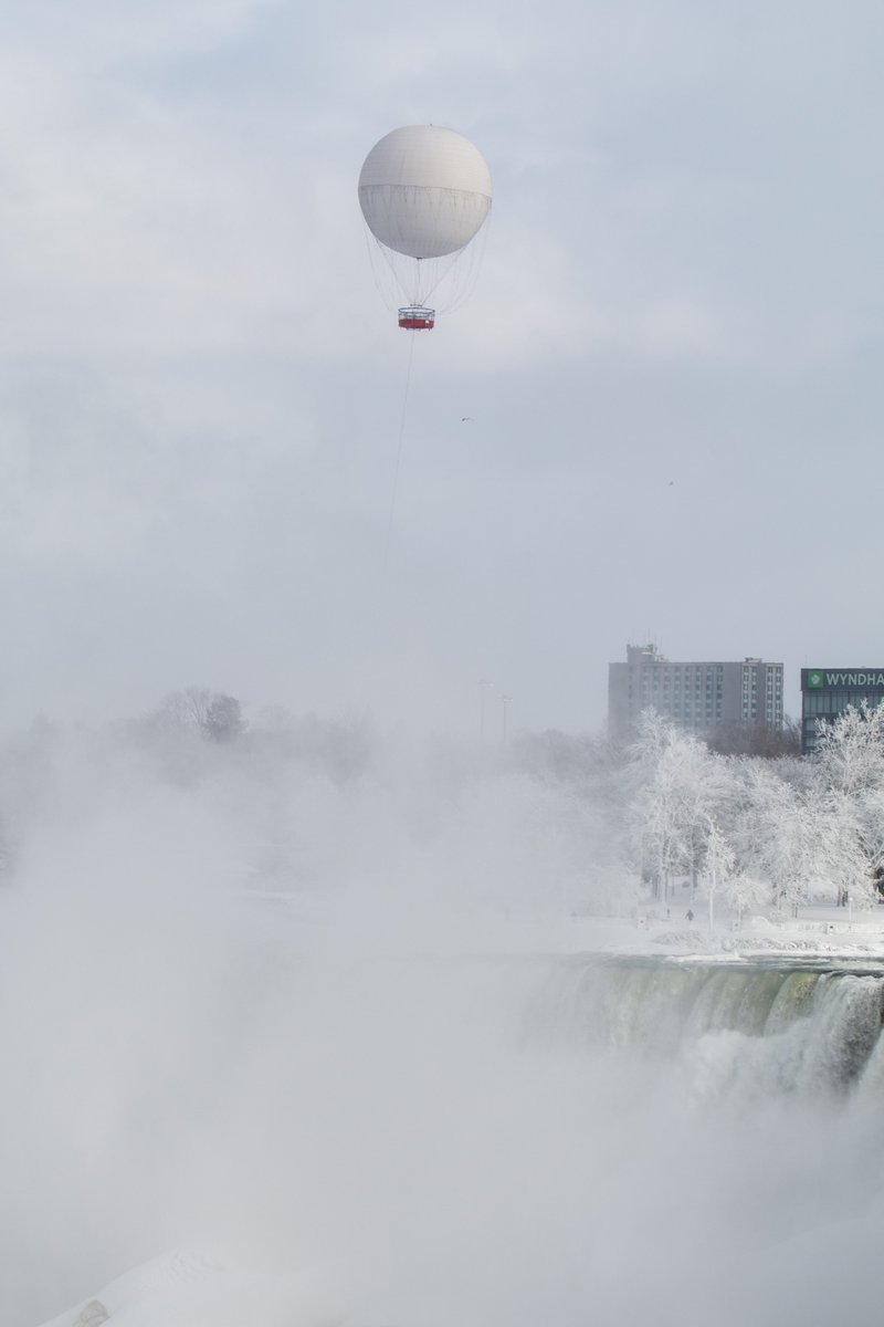 El_Universal_Mx's tweet image. 🌨️ ¡Totalmente congeladas! Así lucen las Cataratas del Niágara

❄️ Fotografía muestran la base de las Cataratas del Niágara congelada en la parte ubicada en Ontario, Canadá. 

Se tiene previsto que las temperaturas en las Cataratas del Niágara estén entre los -12 y los -21