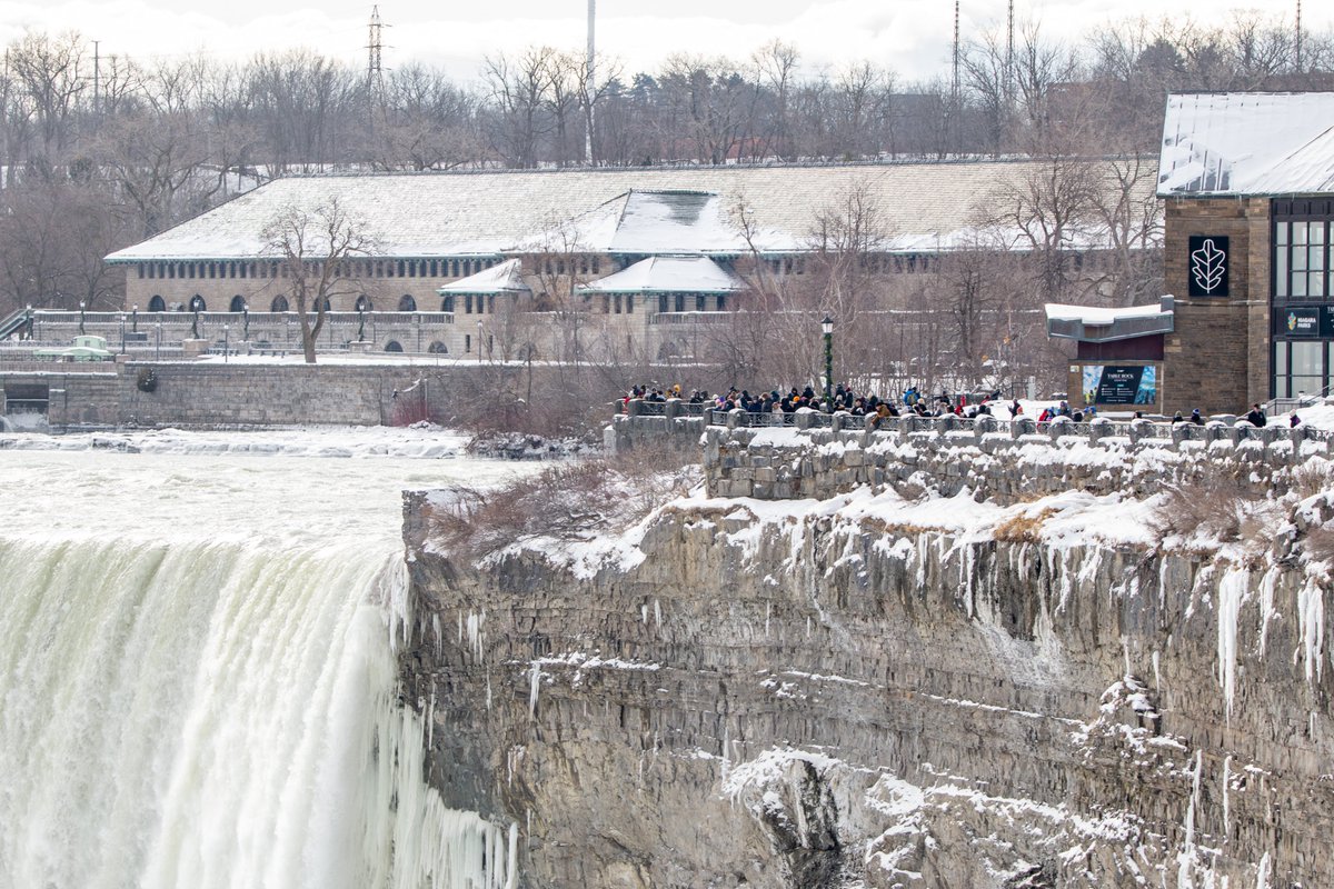 El_Universal_Mx's tweet image. 🌨️ ¡Totalmente congeladas! Así lucen las Cataratas del Niágara

❄️ Fotografía muestran la base de las Cataratas del Niágara congelada en la parte ubicada en Ontario, Canadá. 

Se tiene previsto que las temperaturas en las Cataratas del Niágara estén entre los -12 y los -21
