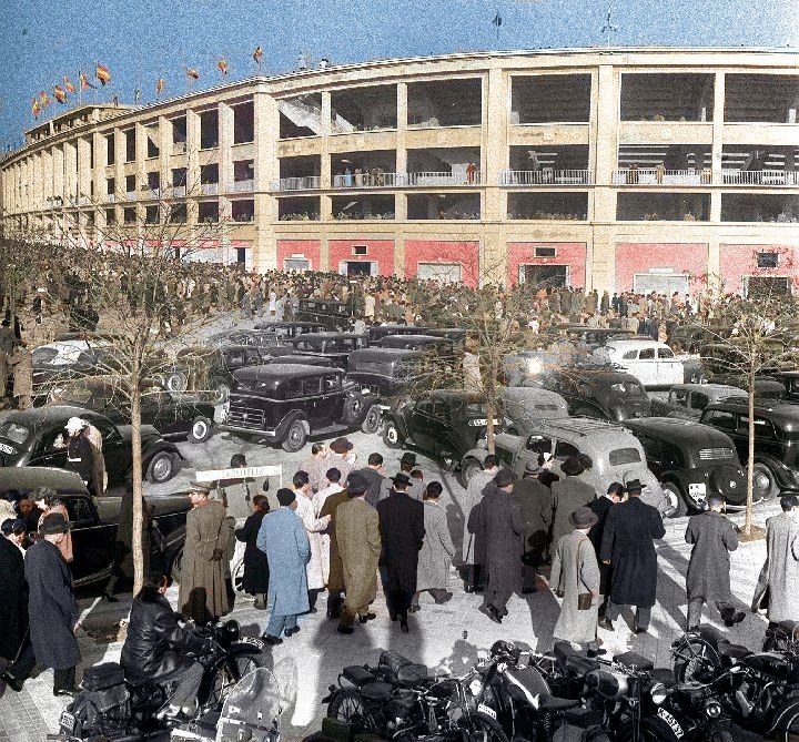 losblancoswrld's tweet image. Estadio Santiago Bernabeu in the 1950s