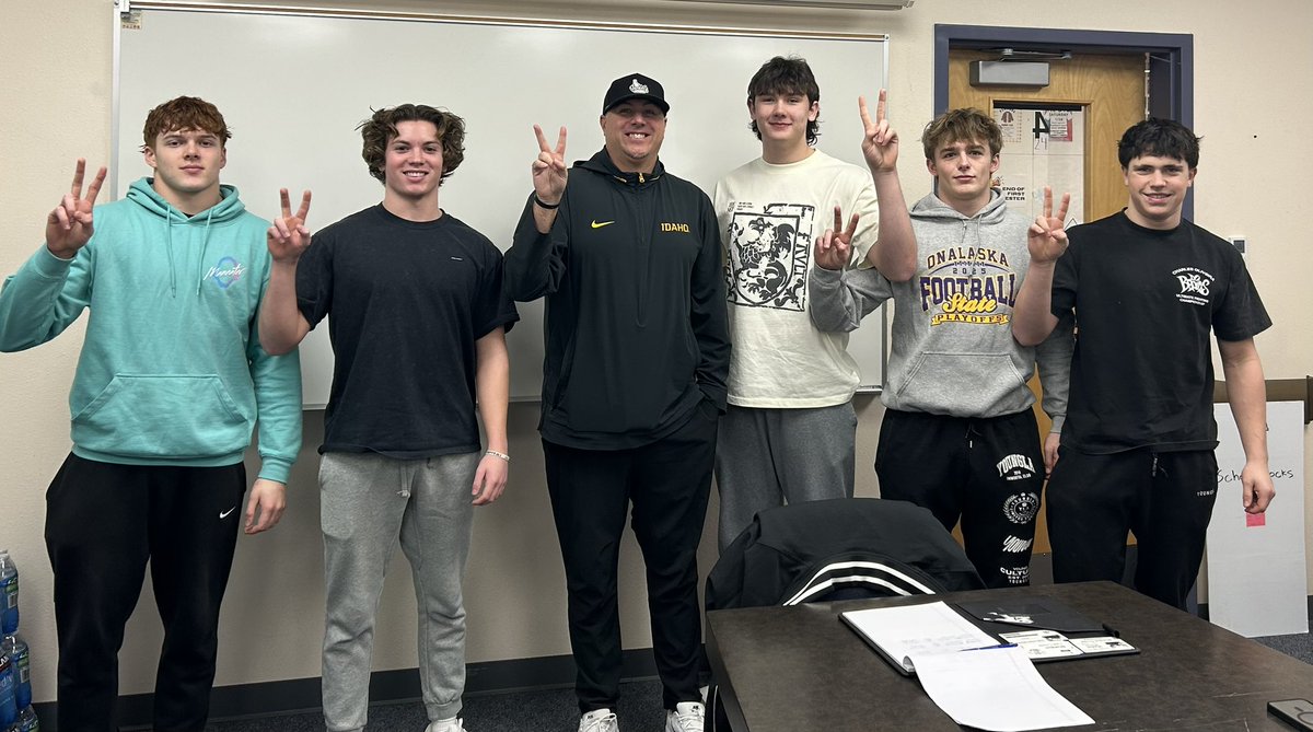 <a href="/CoachCross2/">Coach Sheldon Cross</a> <a href="/VandalFootball/">Idaho Football</a> <a href="/WSFCA1/">WSFCA</a> Thanks <a href="/CoachCross2/">Coach Sheldon Cross</a> for meeting with some Onalaska boys this morning. ✌🏽Z⬆️ 

#Keepdiggin #Buzzsaw #Option #FAMILY