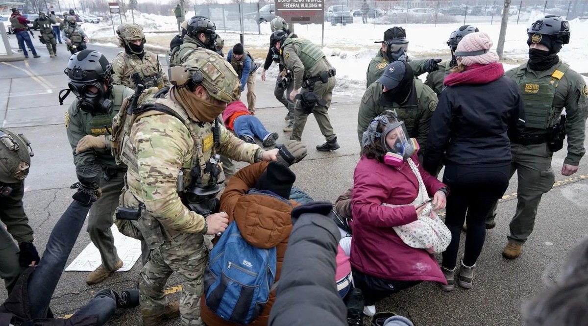 Cuando un norteamericano le pregunta a un venezolano “Where are you from?” Y éste responde “Venezuela”, al norteamericano le suena  a “Minnesota”. 
A mí me pasa exactamente al revés: veo Minnesota y me suena a Venezuela.
