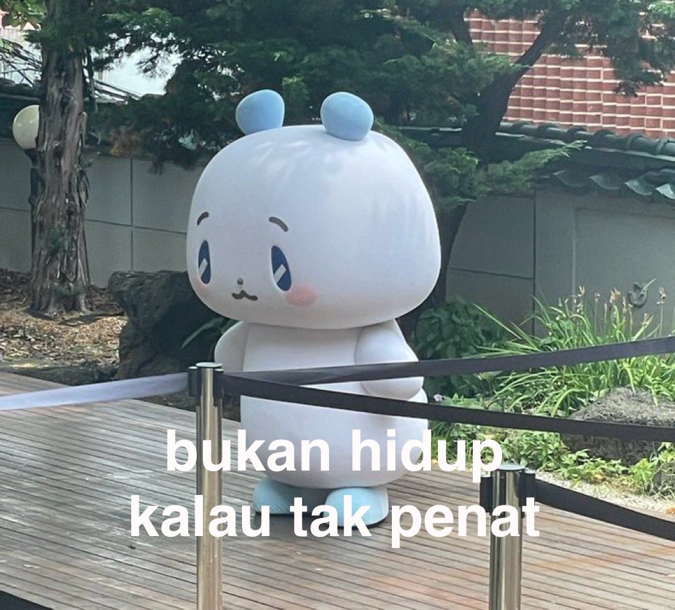 comeIIycious's tweet photo. Gawendeng semester dpn bakalan 8 matkul. Belajarnya seminggu 8 hari full tanpa ngehype anime. Padahal rencana mau beli benang rajut dlu krn keliatannya menarik https://t.co/lh9FGrN4PV