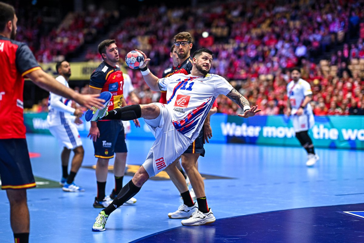 30'
C'est reparti ! 
Opération remontada !
ALLEZ LES BLEUS 💪
🇪🇸20-14🇫🇷