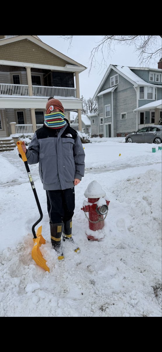JR Max Prasek answered the call. Cleared out a hydrant on his street for <a href="/LakewoodFire/">Lakewood Fire</a> 
Well done Max! 
<a href="/LkwdSchools/">Lakewood OH Schools</a> <a href="/LkwdAthletics/">LakewoodHS Athletics</a> 
#trackguy💪