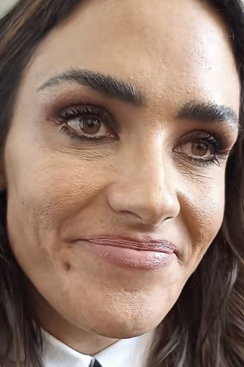 #ULTIMAHORA 🚨 
🚨CORRUPCIÓN EN LA CUAUHTÉMOC🚨 

La influencer <a href="/AlessandraRdlv/">Alessandra Rojo de la Vega</a> asignó 97.8 millones de pesos a empresas vinculadas al Grupo Meor mediante 16 contratos en apenas 16 meses.

Tres compañías —Carbonusa, Desarrollo Urbano y Suministros Tecnova y Alianza