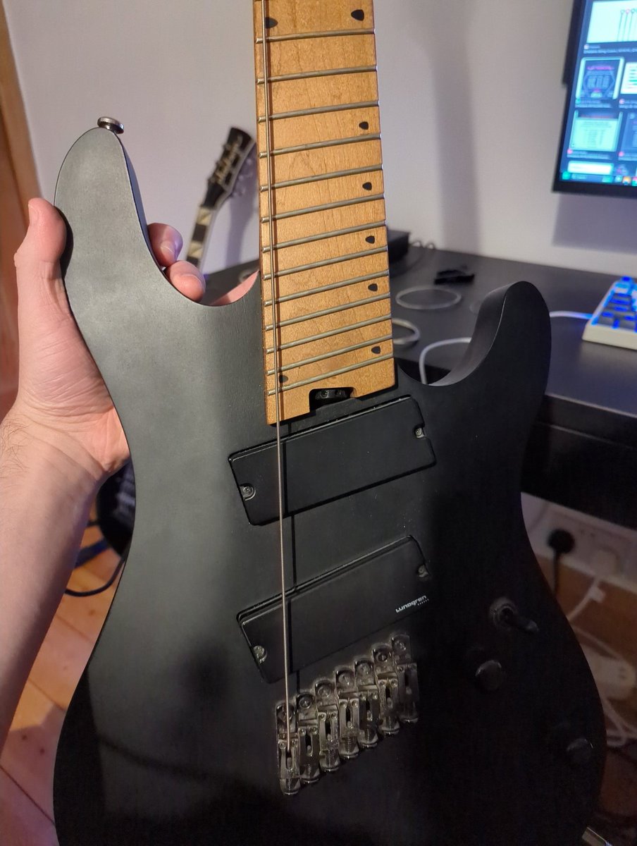 _memoryoflight_'s tweet image. Time to write a modern metal banger