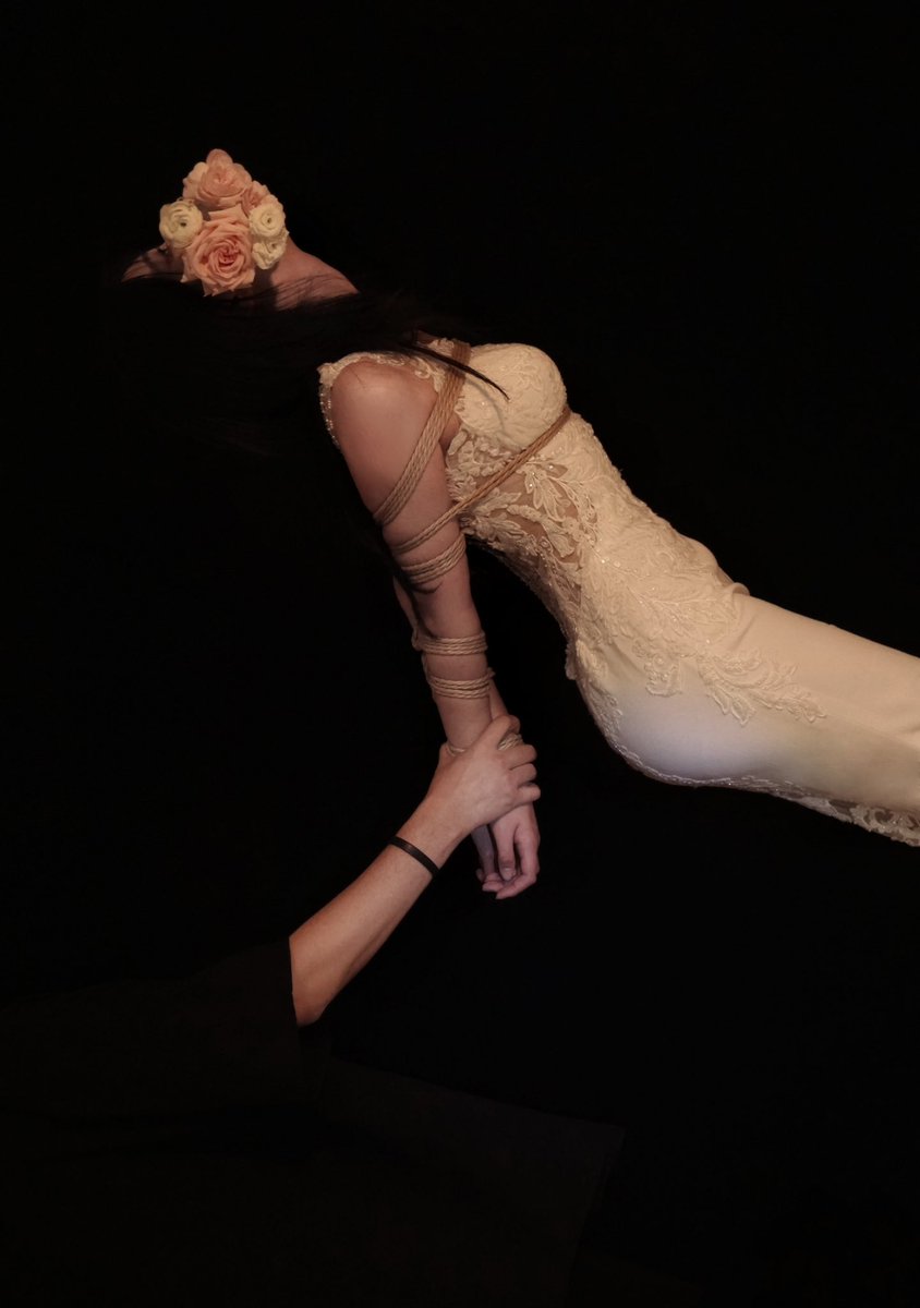 以爱之名的束缚

🪢：安安 <a href="/ANN017_Dom/">Ann</a> 
🦋：十六月 <a href="/shiliuyue23/">十六月</a> 
📷：知更 <a href="/yk8726511013463/">野客·Rose</a> 
🏠：不语Studio <a href="/ANN017_Dom/">Ann</a>