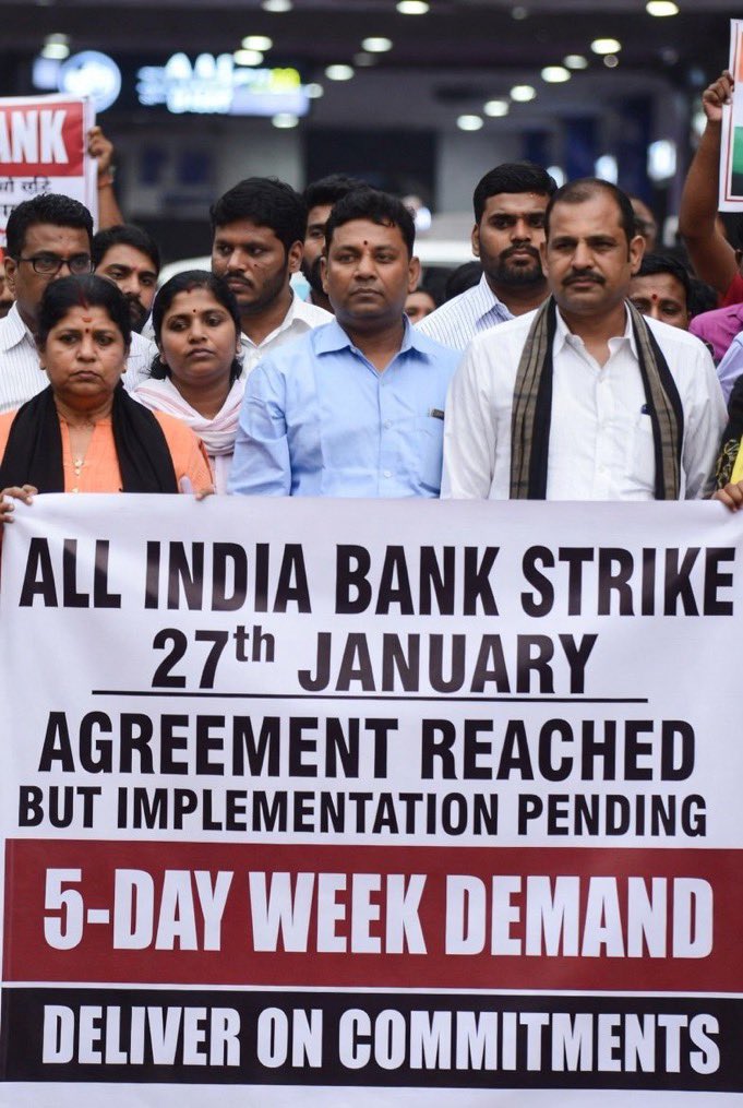sachinvats142's tweet photo. An agreement on 5-Day Banking already exists.
Implementation is still pending.

When commitments are delayed, what option is left for employees except protest?

All India Bank Strike | 27 Jan 2026
#5DaysWeekForBankers 
@PMOIndia @DFS_India @nilesh_pawar15 https://t.co/0KLlHh5LU8