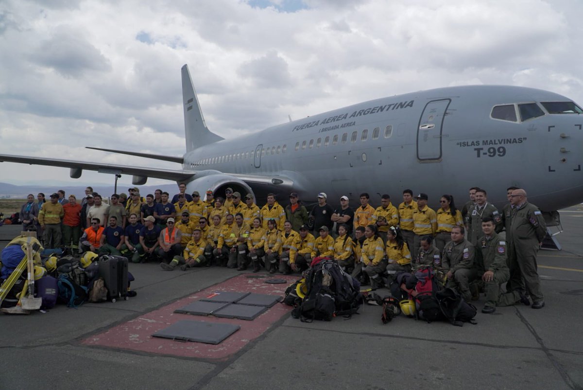 Agradecemos a <a href="/CatamarcaGob/">Catamarca Gobierno</a>  y <a href="/GobiernoJujuy/">Gobierno de Jujuy</a> , quienes enviaron brigadistas para colaborar en la lucha contra los incendios forestales del PN Los Alerces. También agradecemos al <a href="/Ejercito_Arg/">Ejército Argentino</a>  y a la <a href="/AFE_Arg/">Agencia Federal de Emergencias</a> , con quienes trabajamos codo a codo en esta situación crítica.