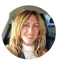 Necesito encontrar a esta conductora de Uber. 

Me dejé una cosa en su coche ayer (25/01)  y la plataforma no me da facilidades para ponerme en contacto con ella.