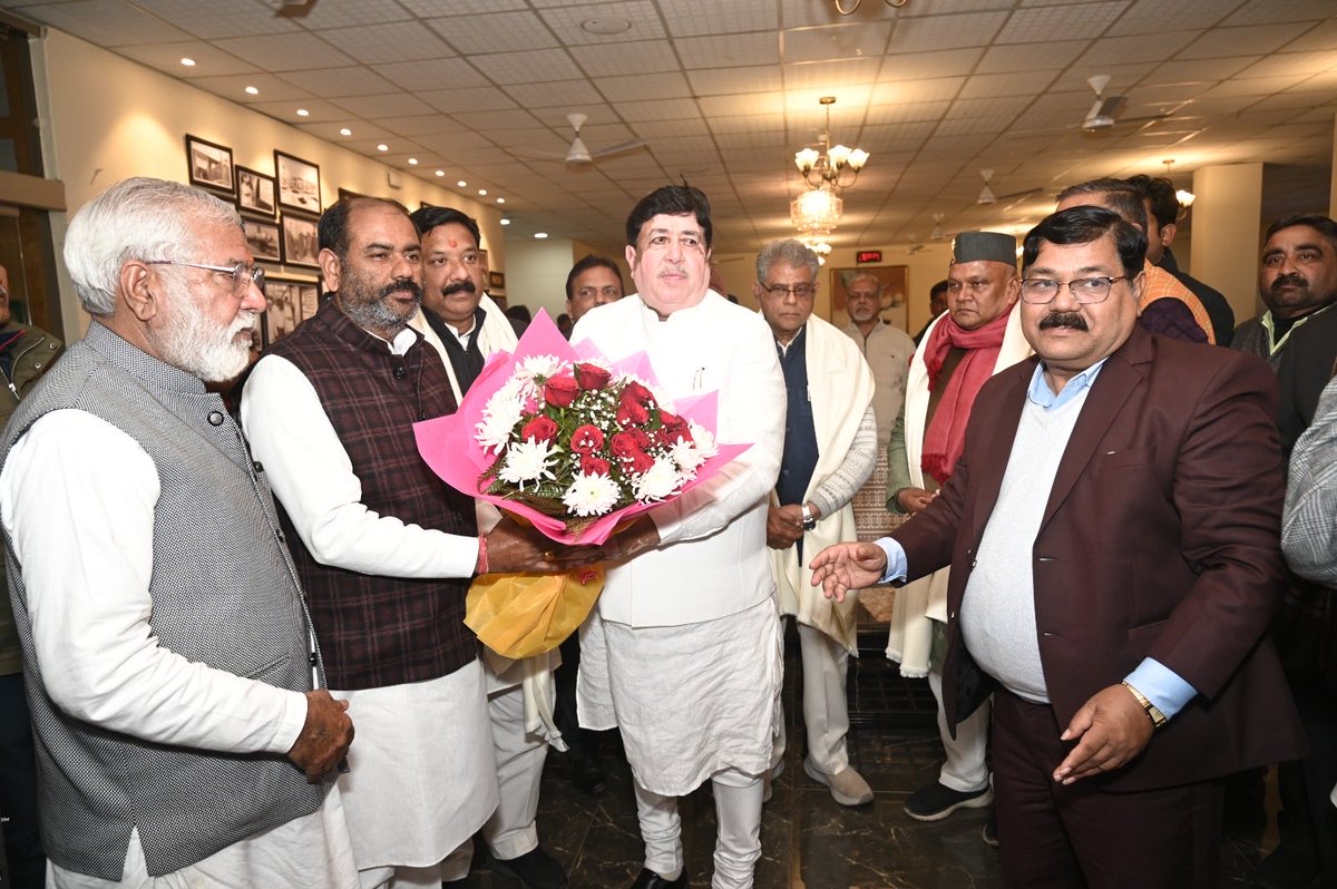 Dileep_Sanghani's tweet photo. व्रज क्षेत्रीय भाजपा अध्यक्ष दुर्विजय सिंह शाक्य, उतर प्रदेश के मंत्री श्री अरुणकुमार सक्सेना, सांसद श्री छत्रपालसिंह गंगवार, विधायक राजीव कुमार सिंह (बब्बू भैया), MLC महाराज सिंह, आंवला जिला भाजपा अध्यक्ष आदेश प्रताप सिंह, बरेली जिला भाजपा अध्यक्ष सोमपाल शर्मा समेत भाजपा संगठन के वरिष्ठ महानुभाव, इफको RGB मेंबर्स के साथ इफको टाउनशीप, आंवला में शिष्टाचार भेंट की।

सभी के साथ रात्रि भोजन के दौरान आत्मीय संवाद का अवसर प्राप्त हुआ। (1/2)