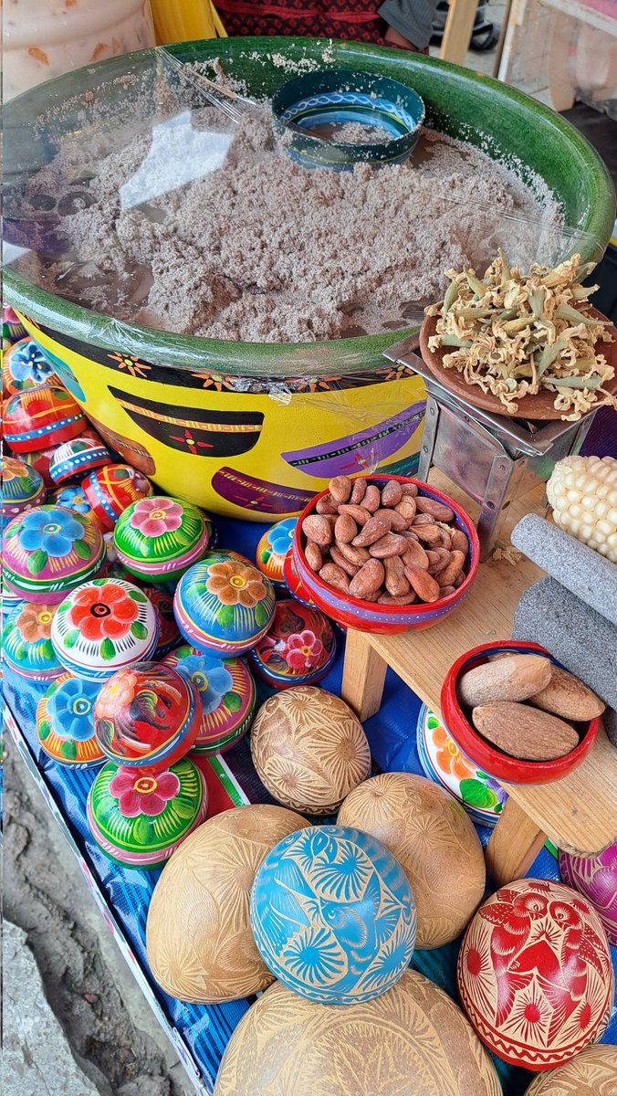 mujerdeoaxaca's tweet image. Tejate...♥️
Me tocó ir a un tramite al centro y no me pude resistir a disfrutar de esta bebida ancestral en la Plazuela del Carmen Alto.
Tengan bonita semana...!
#Turisteando
#revistaoaxaqueña 
#SéTuristaEnOaxaca